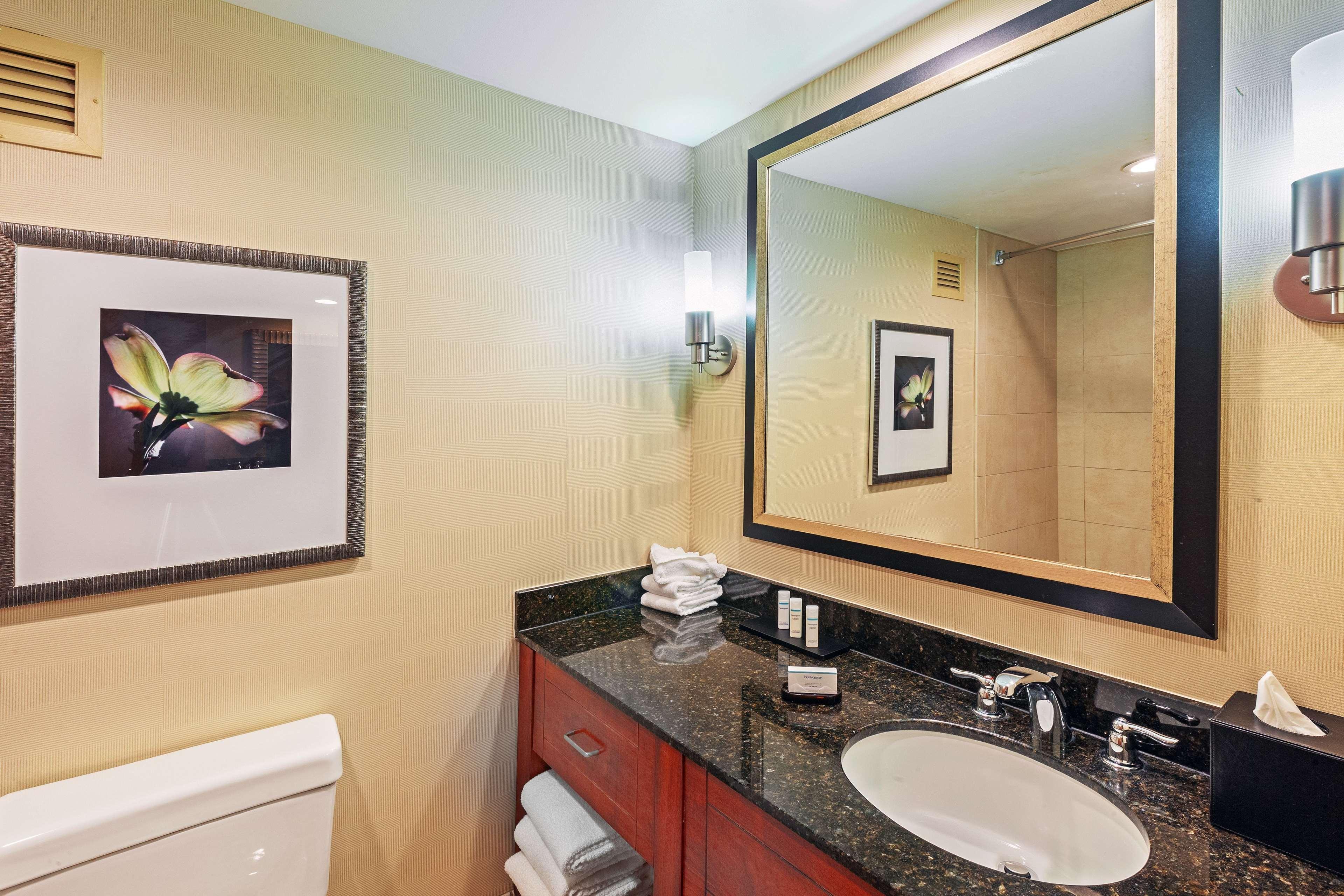 Embassy Suites By Hilton Greensboro Airport Bagian luar foto