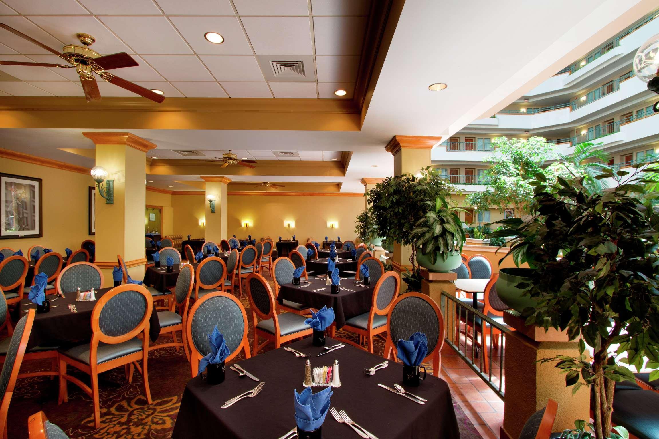 Embassy Suites By Hilton Greensboro Airport Bagian luar foto