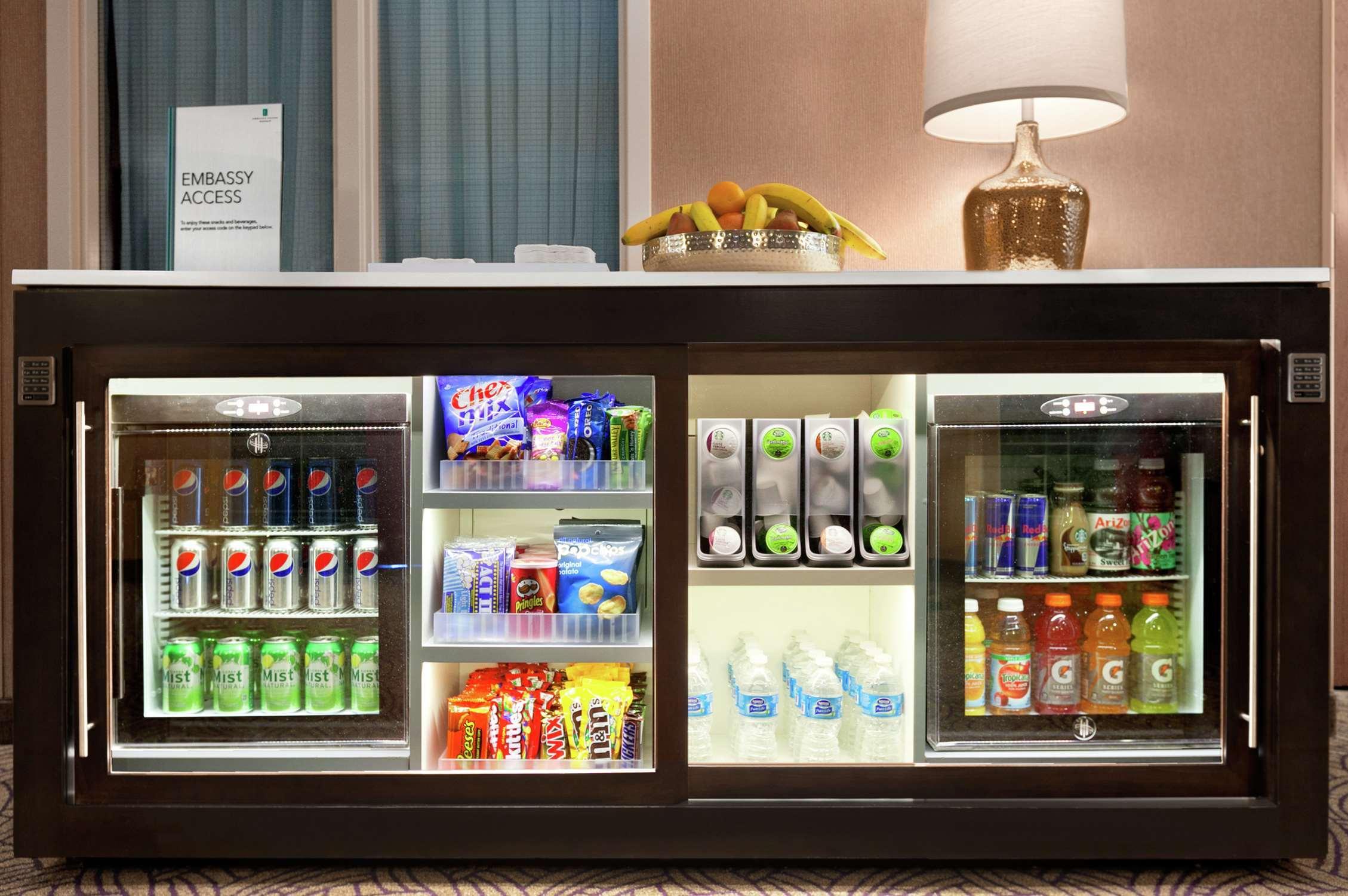 Embassy Suites By Hilton Greensboro Airport Bagian luar foto
