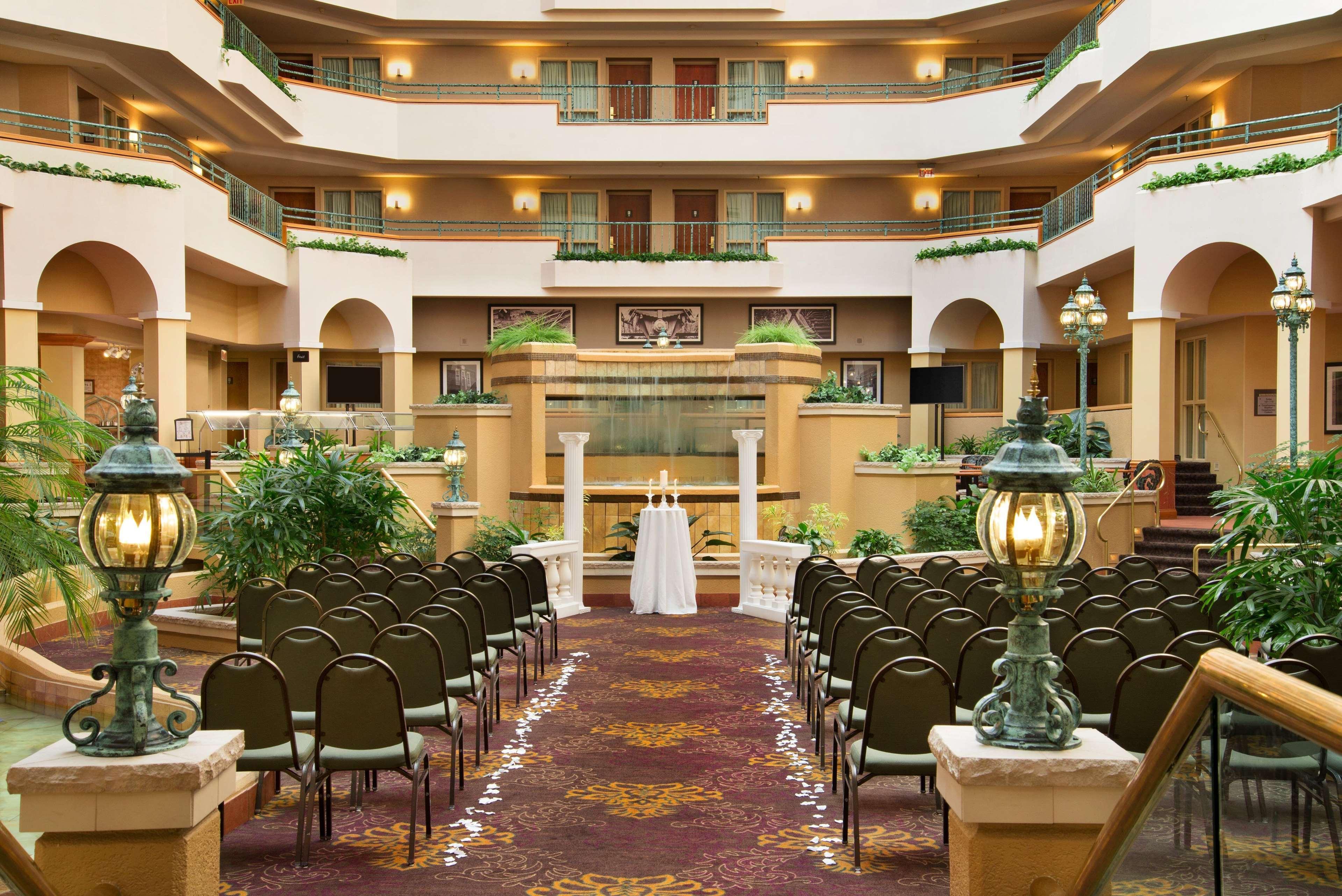 Embassy Suites By Hilton Greensboro Airport Bagian luar foto