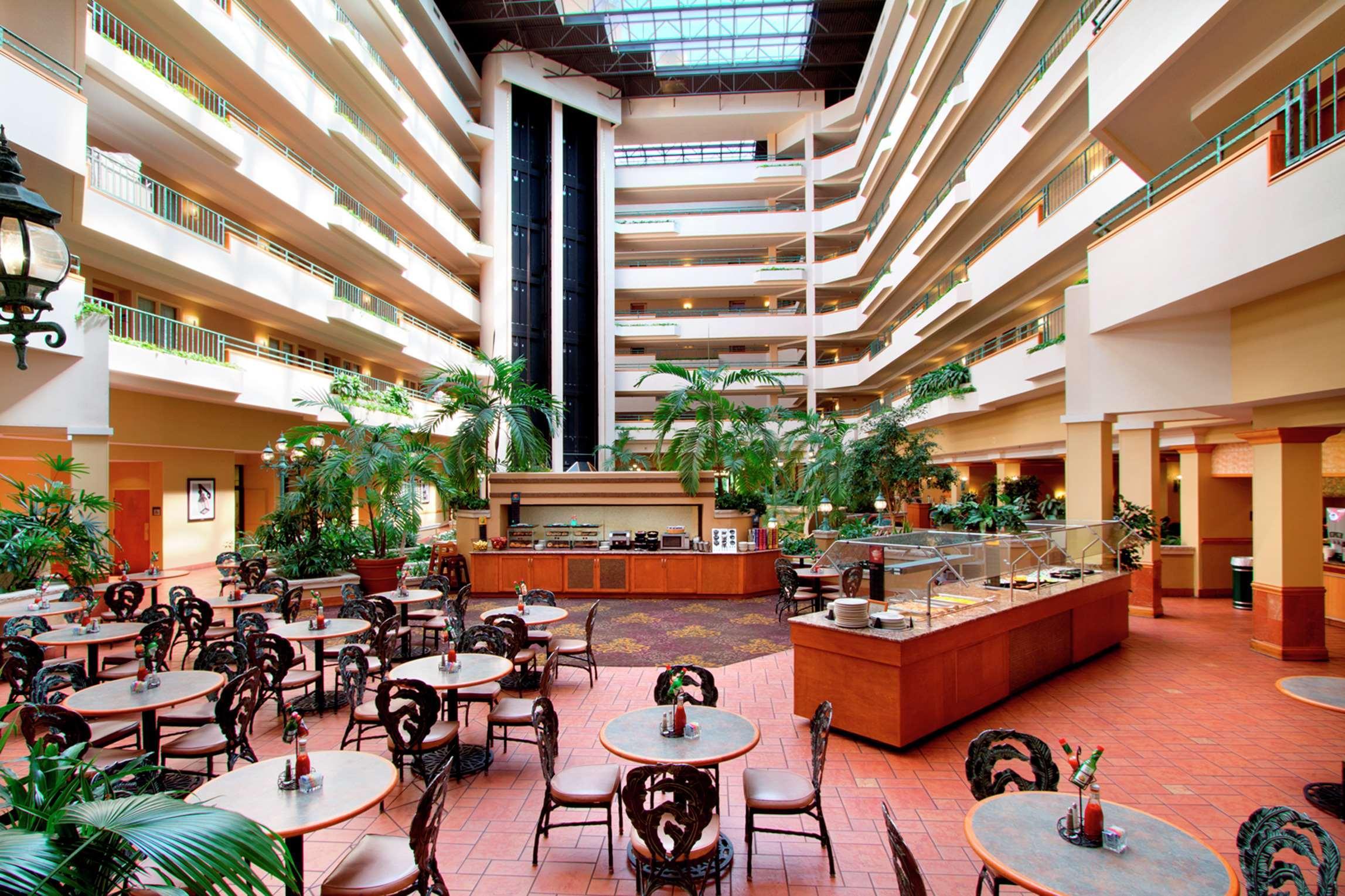 Embassy Suites By Hilton Greensboro Airport Bagian luar foto