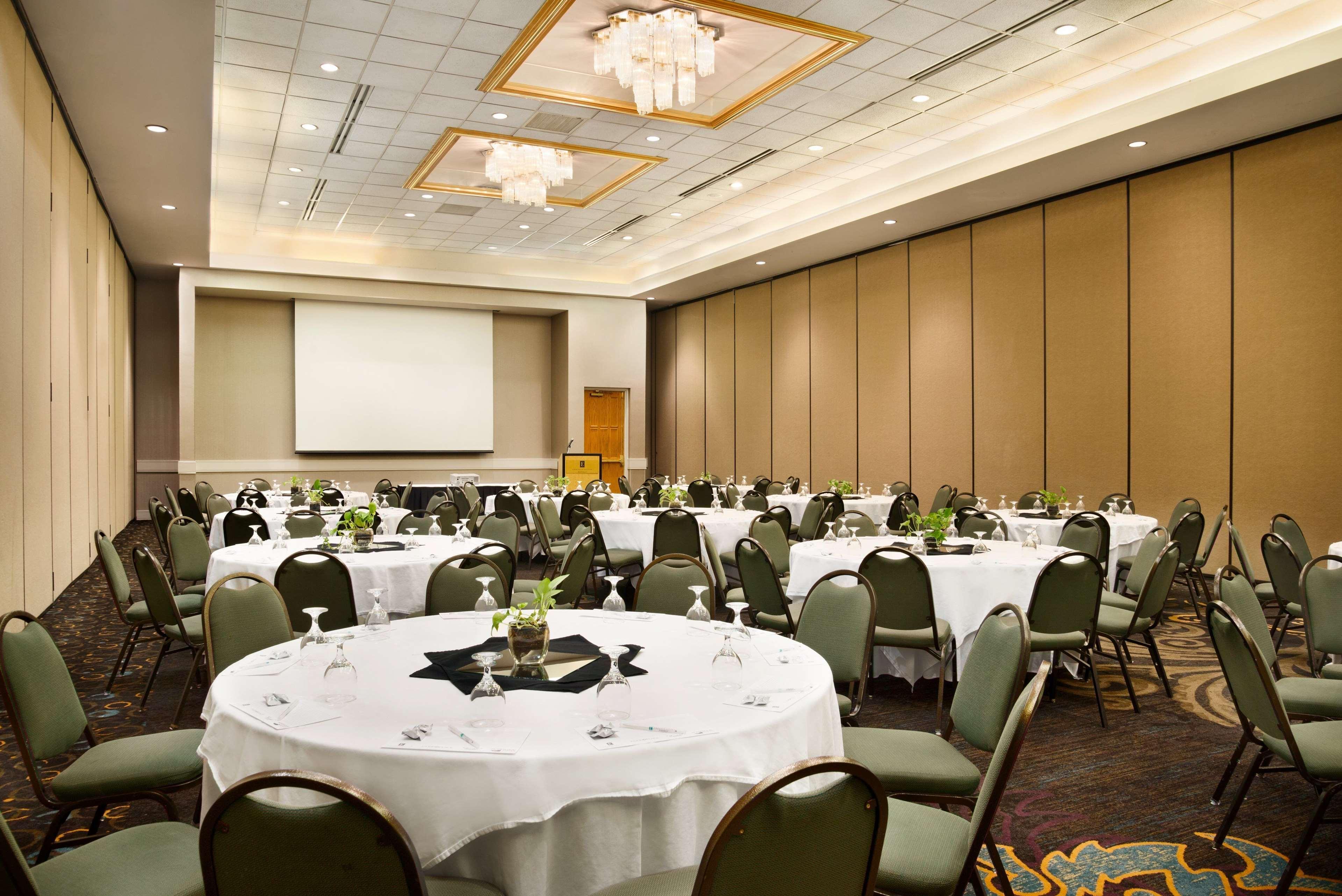 Embassy Suites By Hilton Greensboro Airport Bagian luar foto