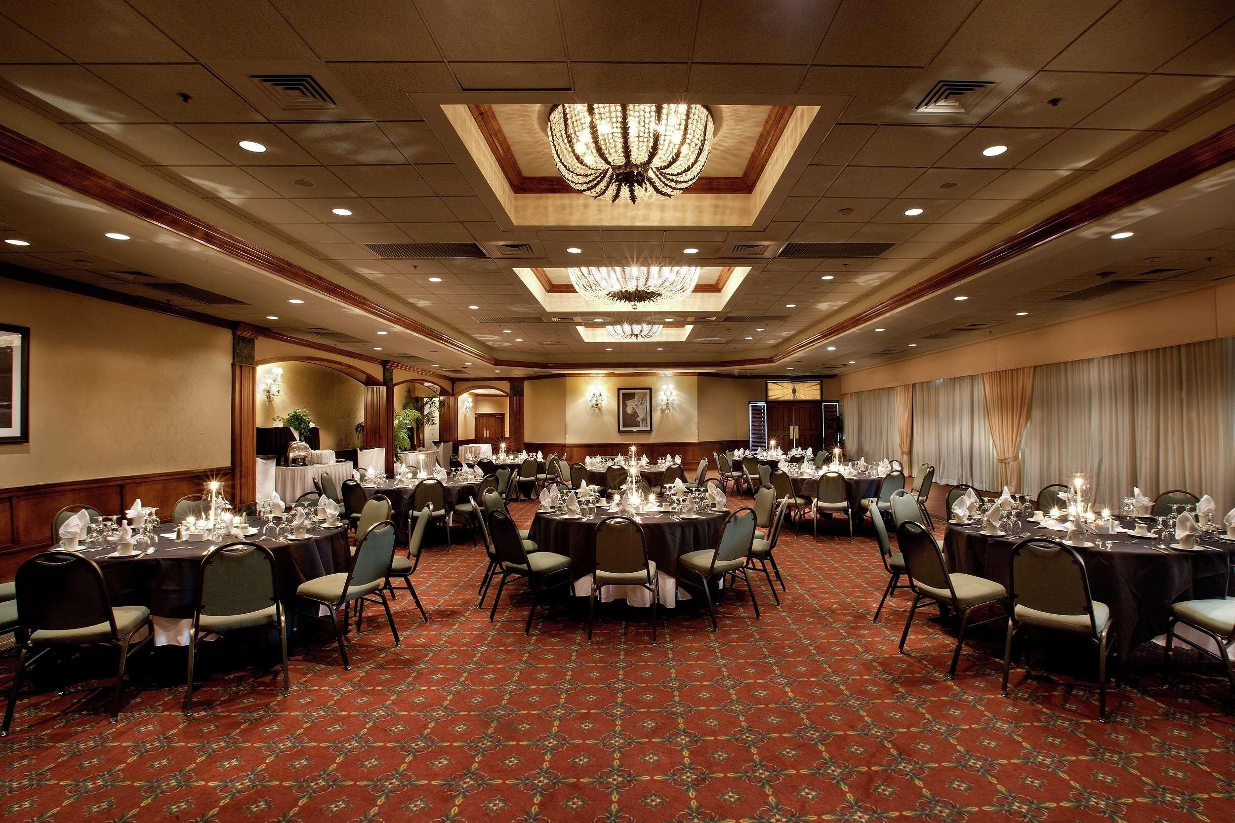 Embassy Suites By Hilton Greensboro Airport Bagian luar foto