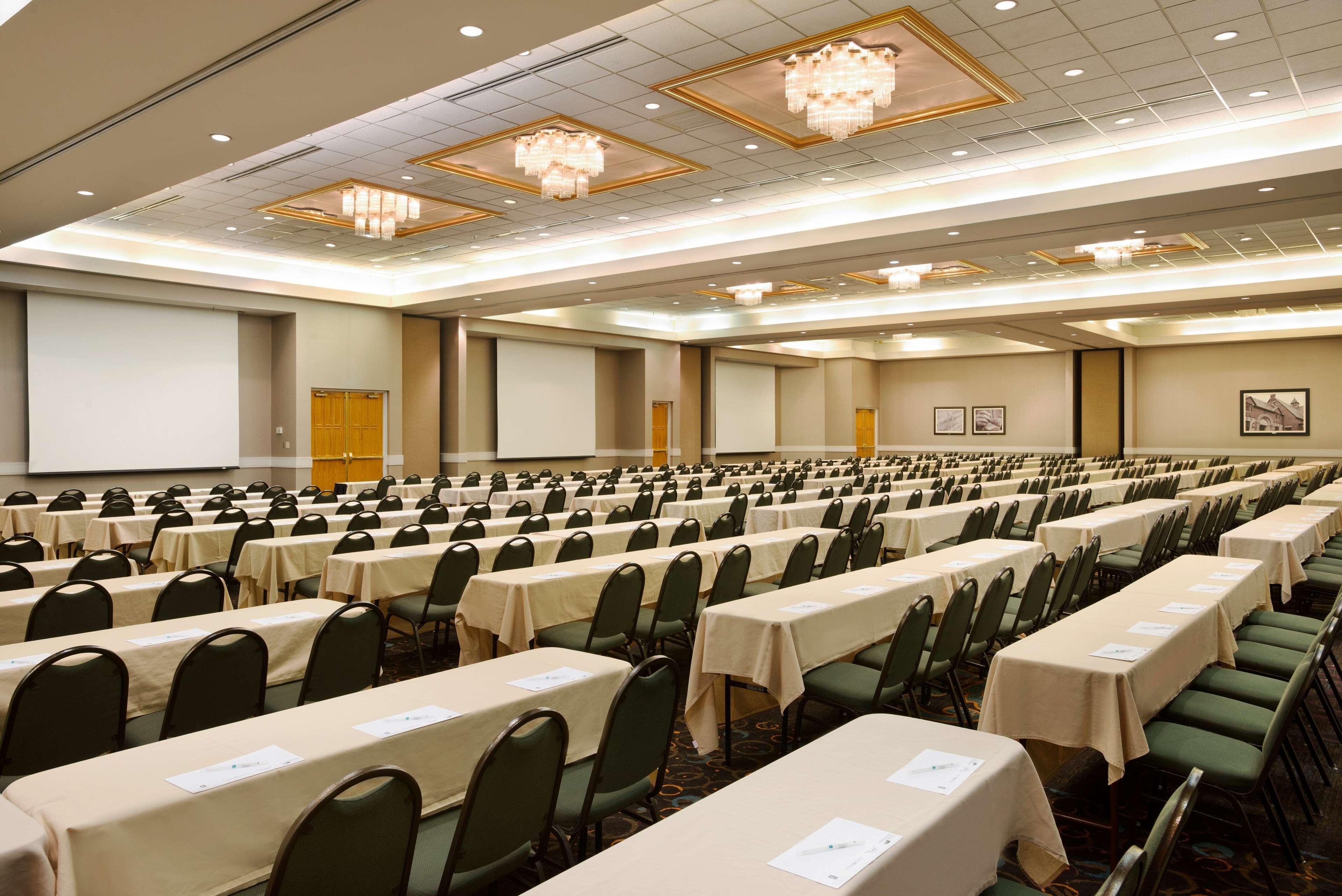 Embassy Suites By Hilton Greensboro Airport Bagian luar foto