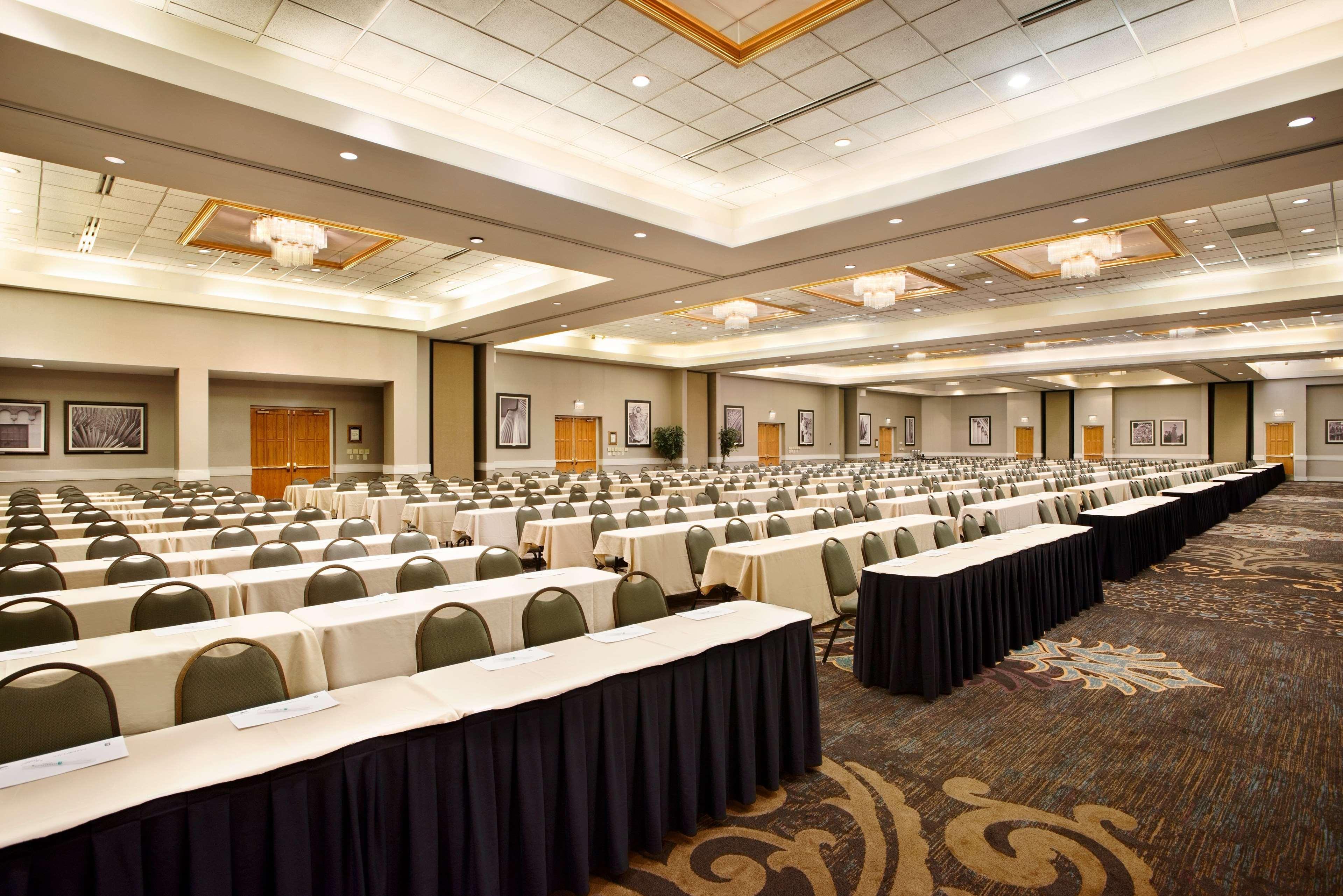 Embassy Suites By Hilton Greensboro Airport Bagian luar foto