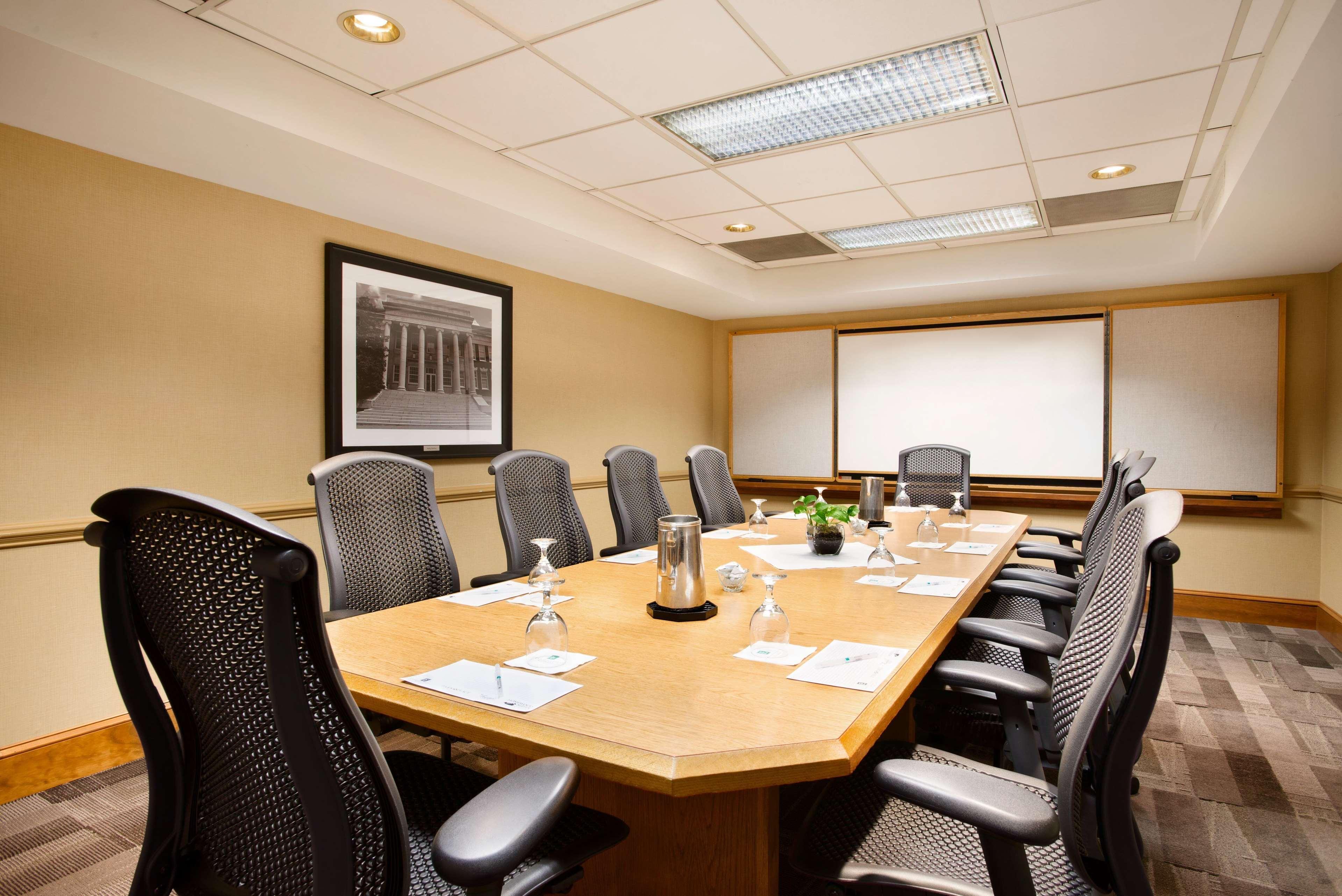 Embassy Suites By Hilton Greensboro Airport Bagian luar foto