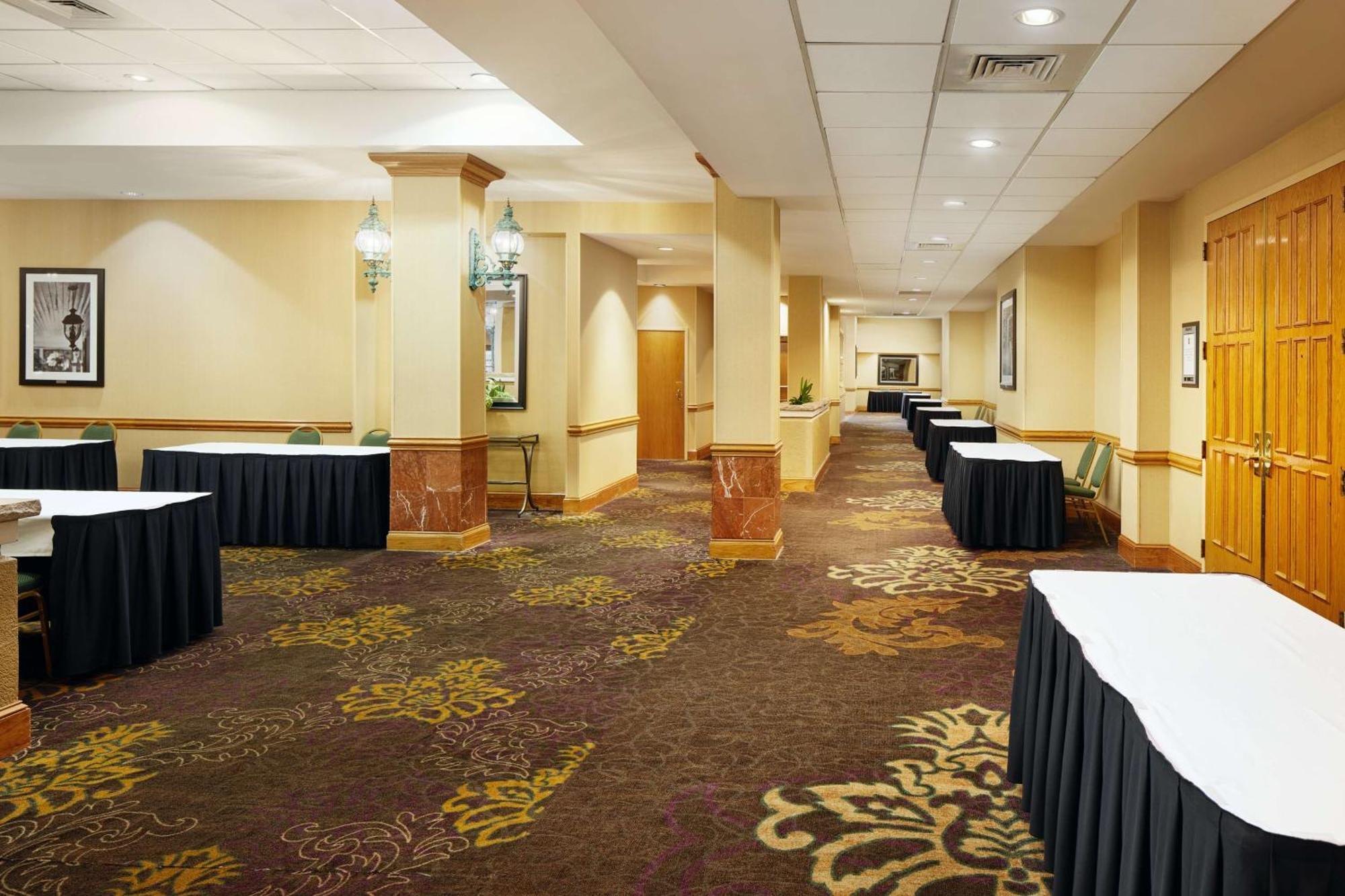 Embassy Suites By Hilton Greensboro Airport Bagian luar foto