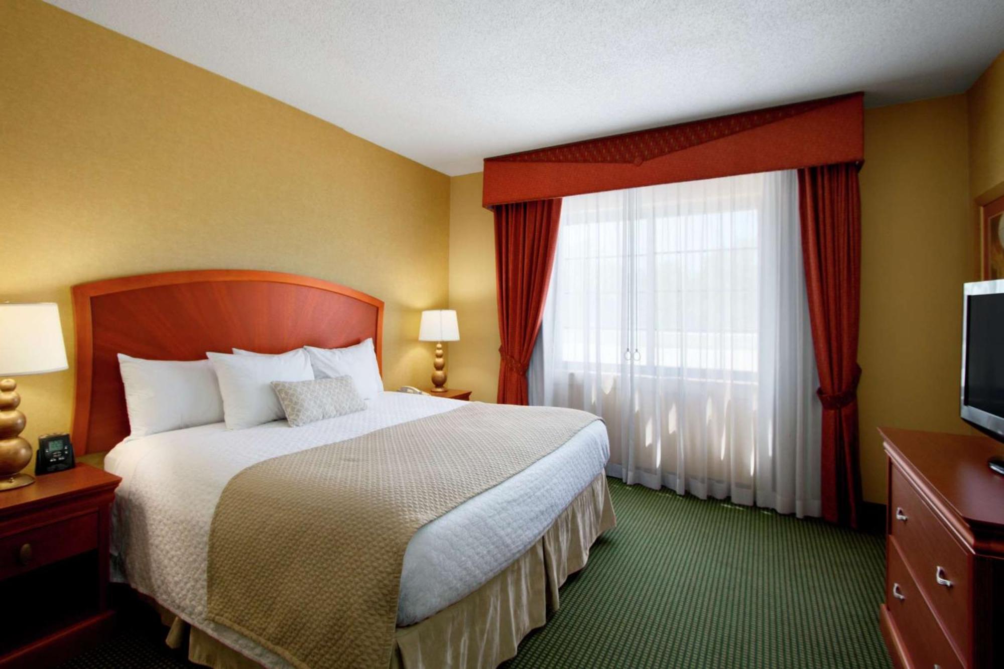 Embassy Suites By Hilton Greensboro Airport Bagian luar foto
