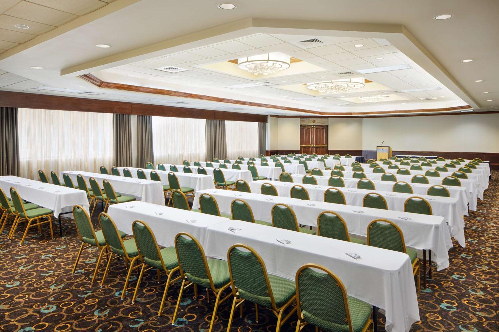 Embassy Suites By Hilton Greensboro Airport Bagian luar foto