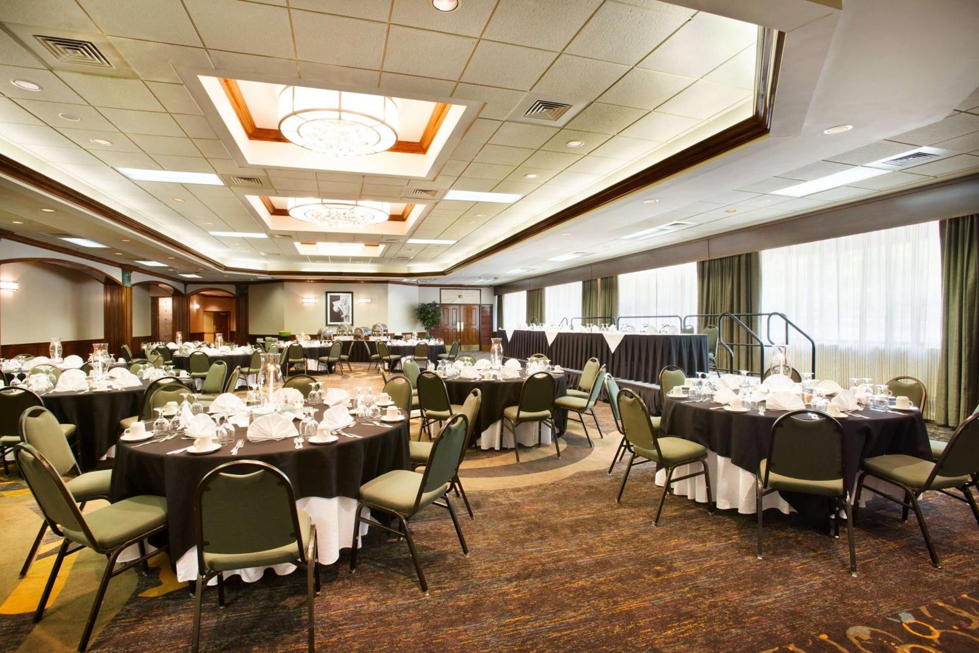 Embassy Suites By Hilton Greensboro Airport Bagian luar foto