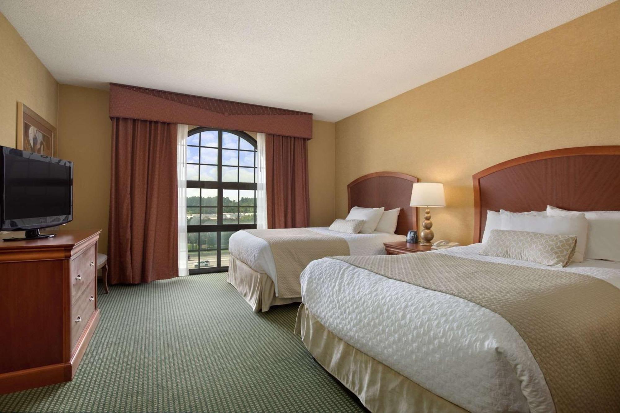 Embassy Suites By Hilton Greensboro Airport Bagian luar foto