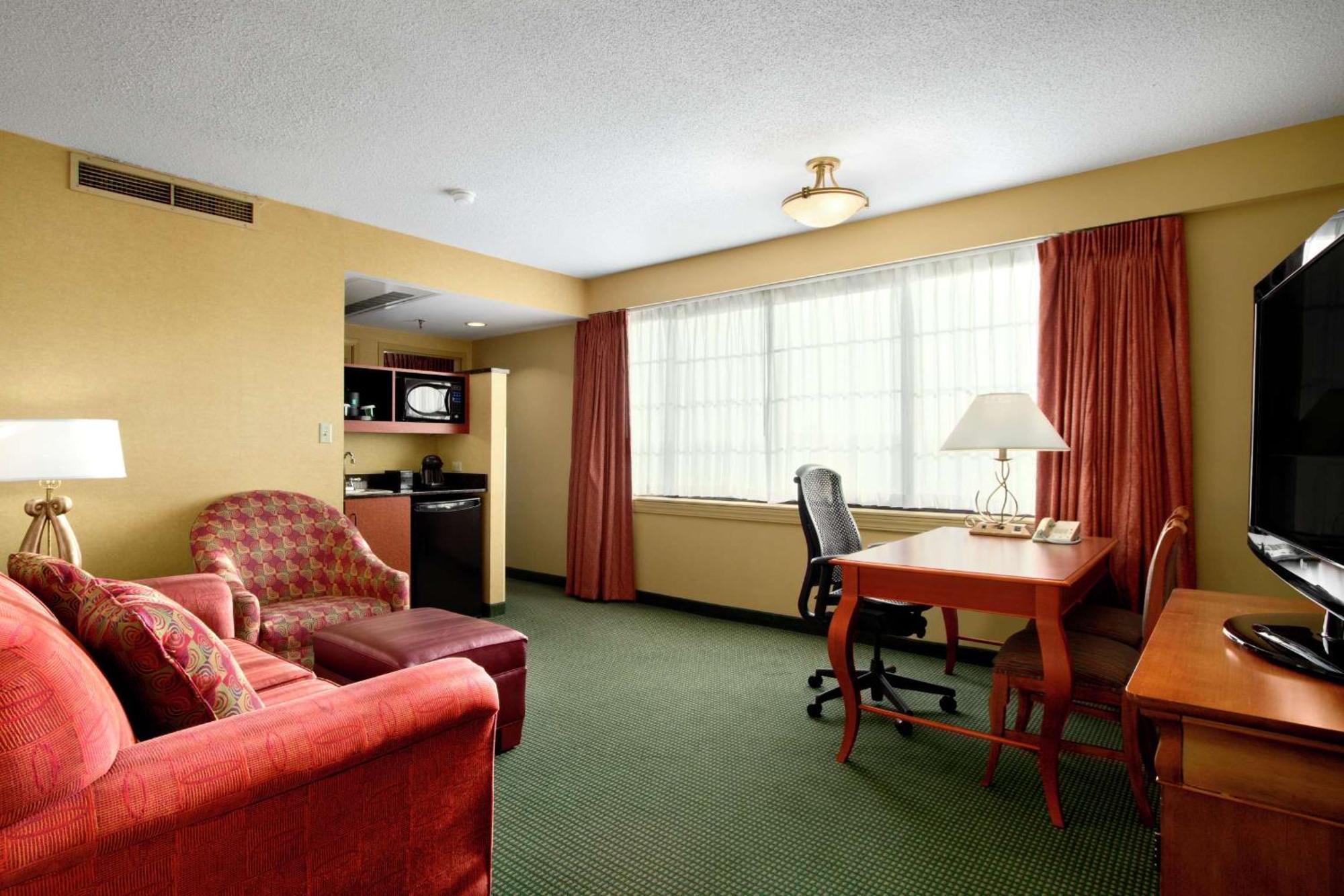 Embassy Suites By Hilton Greensboro Airport Bagian luar foto