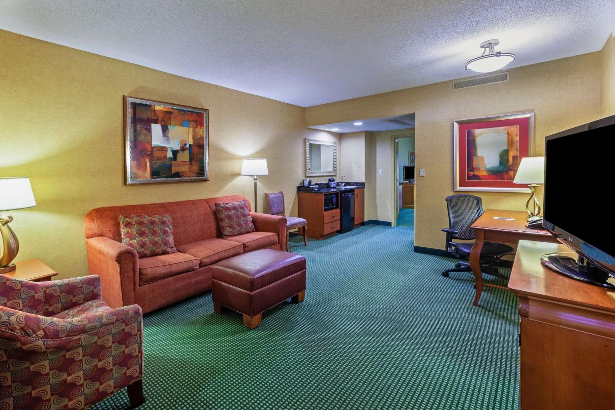 Embassy Suites By Hilton Greensboro Airport Bagian luar foto