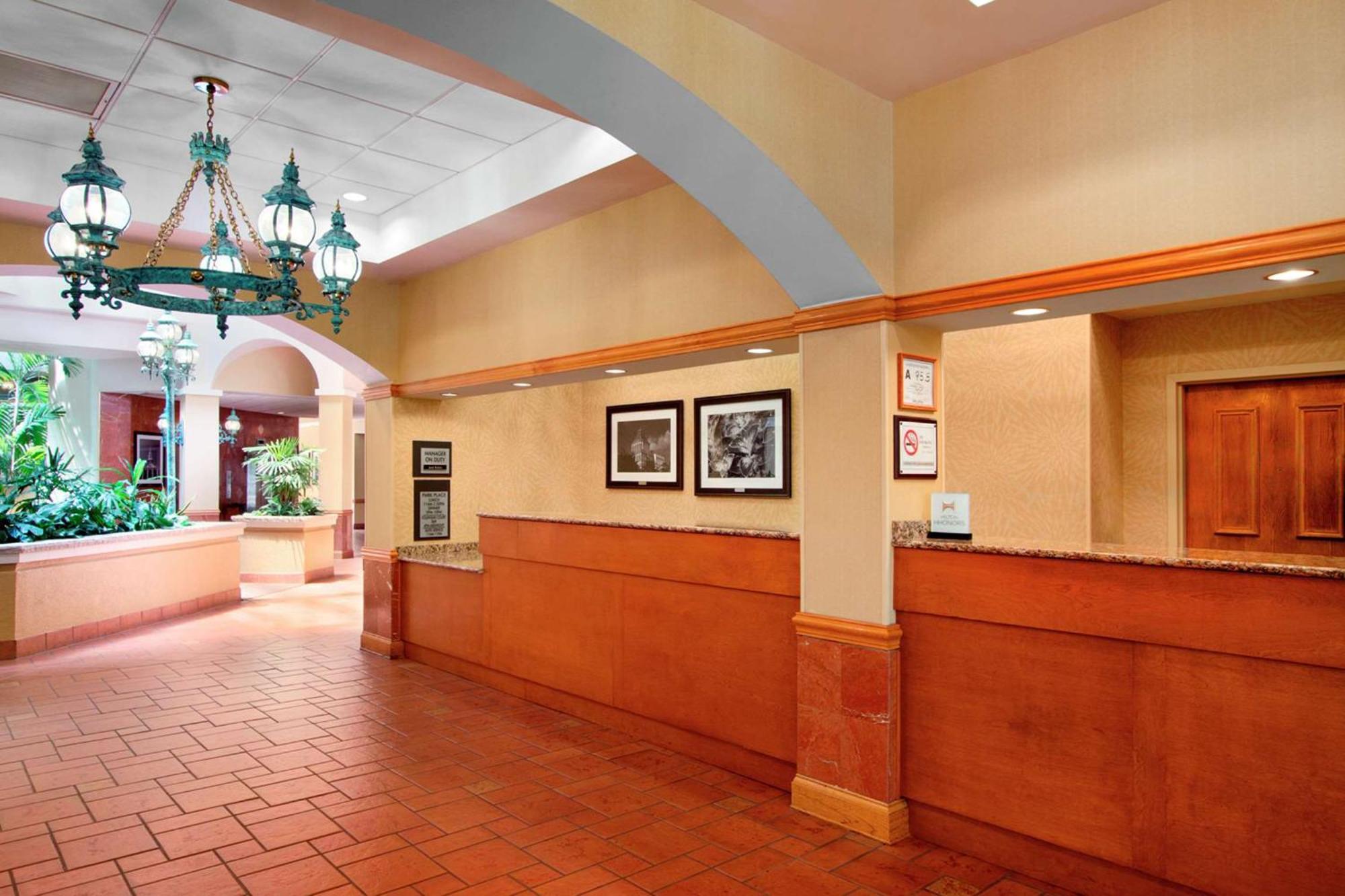 Embassy Suites By Hilton Greensboro Airport Bagian luar foto