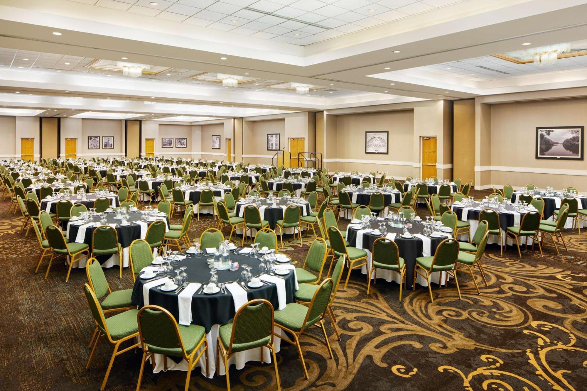 Embassy Suites By Hilton Greensboro Airport Bagian luar foto