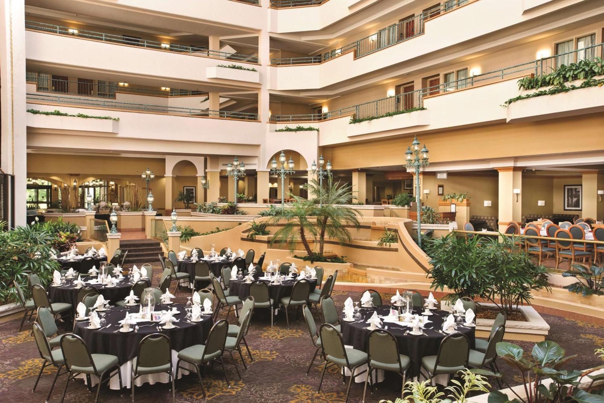 Embassy Suites By Hilton Greensboro Airport Bagian luar foto