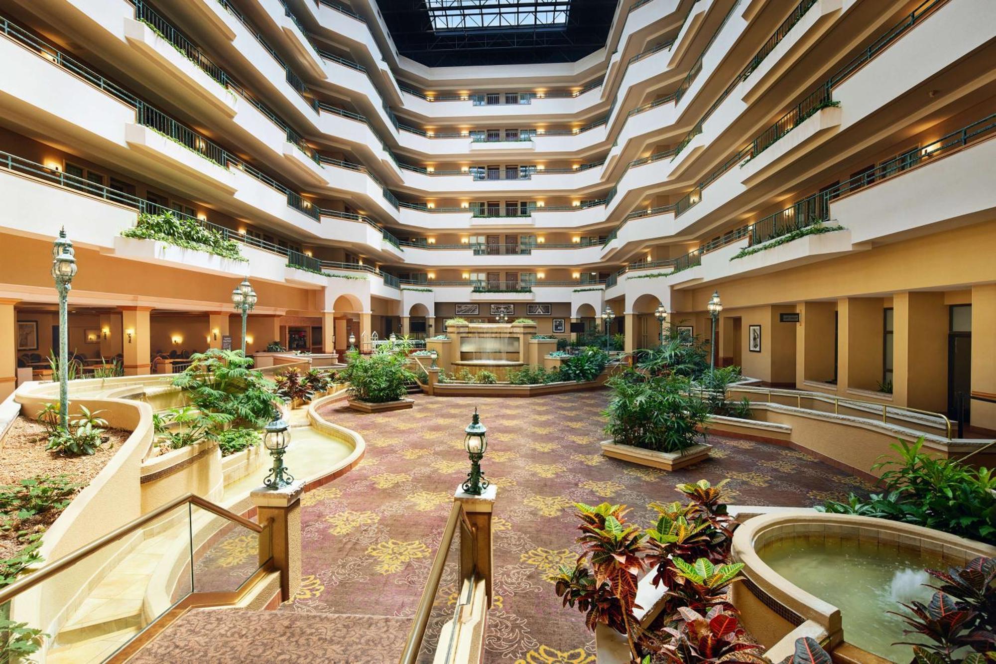 Embassy Suites By Hilton Greensboro Airport Bagian luar foto