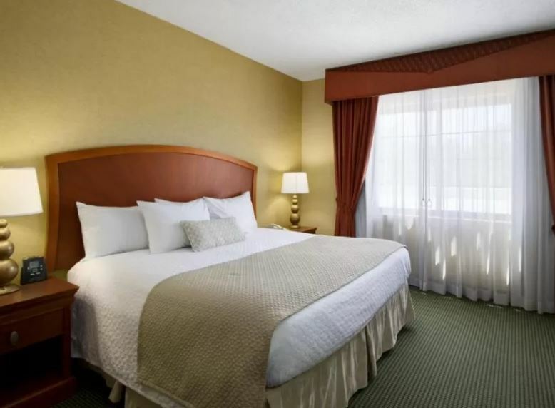 Embassy Suites By Hilton Greensboro Airport Bagian luar foto